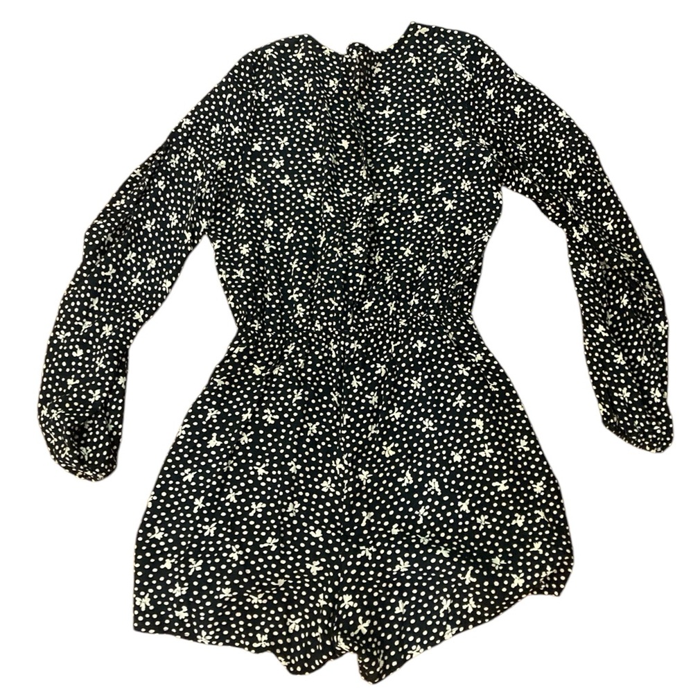LOVESTITCH Black and White Dot Floral Long Sleeve Romper-size Medium- SO CUTE! - Picture 3 of 7